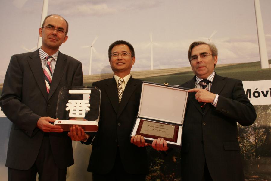 ENTREGA DE LAS INSIGNIAS TOYOTA ICHIBAN Y CLUB DE ORO, A TODO EL EQUIPO DE COMPOSTELA MOVIL - Foto